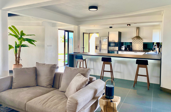 Les Domes d'Albion - Cuisine vue depuis le living